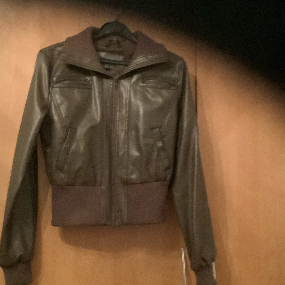 Elegant Women's Brown Leather Jacket